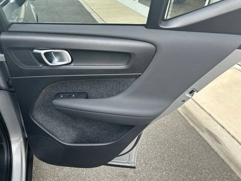 Certified 2025 Volvo XC40 B5 Plus AWD/4WD image 12