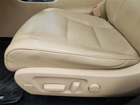 Used 2018 Toyota Highlander Limited image 18