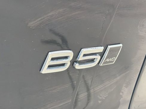 Used 2023 Volvo XC40 B5 Plus AWD/4WD image 35