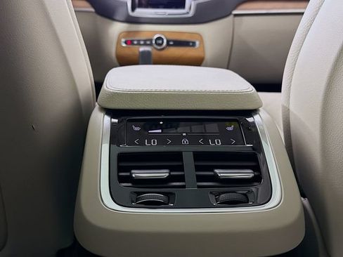 Used 2021 Volvo XC90 T8 Inscription Expression w/ Protection Package Premier AWD/4WD image 31