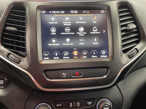 Used 2019 Jeep Cherokee Trailhawk image 16