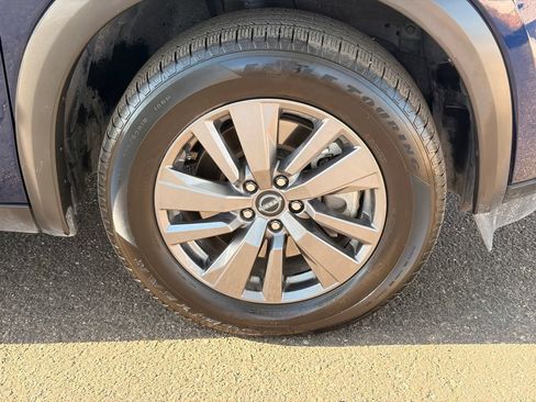 Certified 2024 Nissan Pathfinder SV FWD image 10