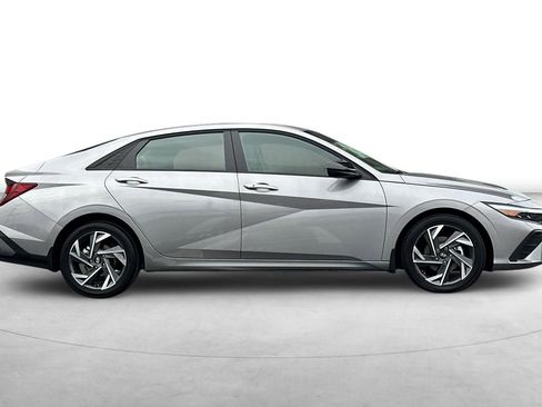 Certified 2025 Hyundai Elantra Sport image 9