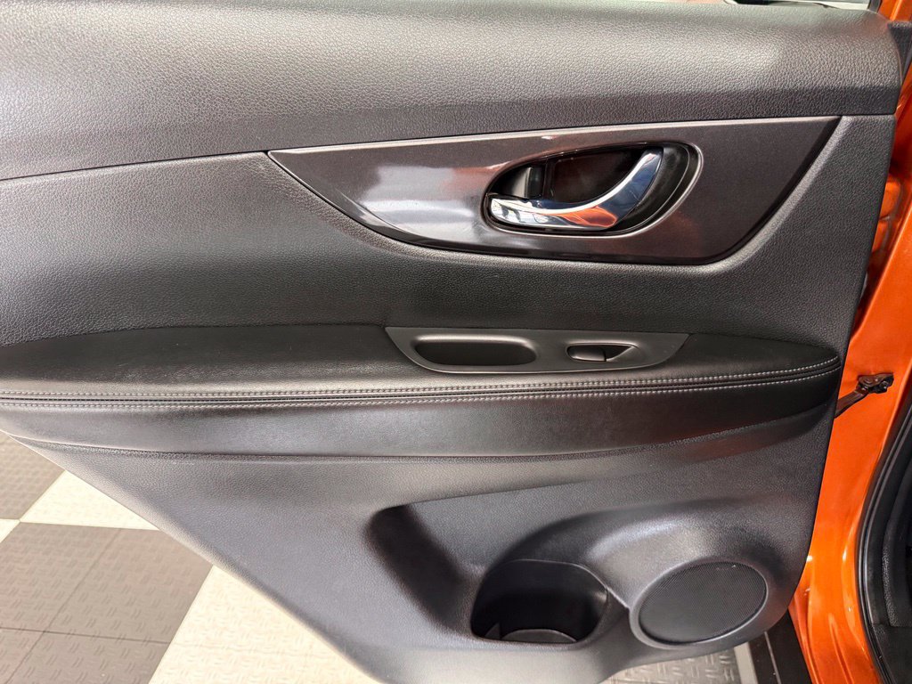 Used 2020 Nissan Rogue SV FWD image 19