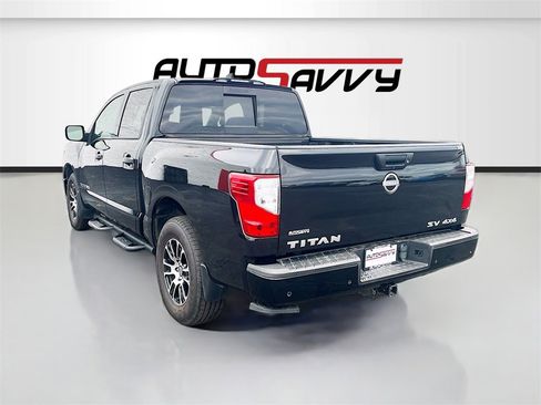 Used 2023 Nissan Titan SV w/ SV Convenience Package image 5