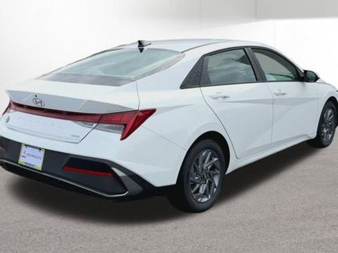 New 2026 Hyundai Elantra Blue image 10