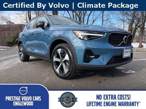 Certified 2025 Volvo XC40 B5 Plus image 1