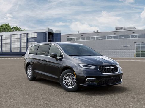 New 2025 Chrysler Pacifica Select w/ Uconnect Theater Family Group FWD image 5