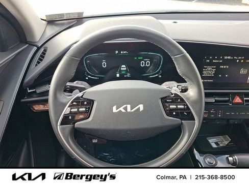 Used 2023 Kia Niro EX image 22