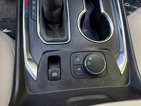 Used 2022 Chevrolet Traverse LS w/ Midnight/Sport Edition FWD image 30
