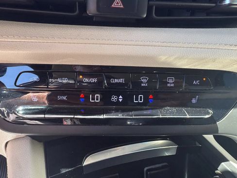 Used 2023 Buick Envision Preferred FWD image 18