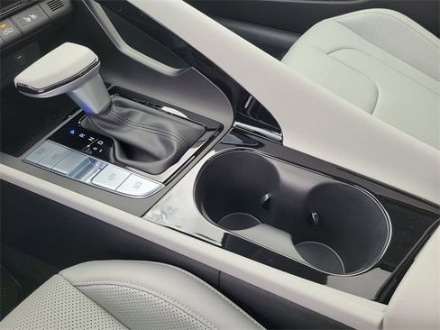 New 2025 Hyundai Elantra Limited image 14
