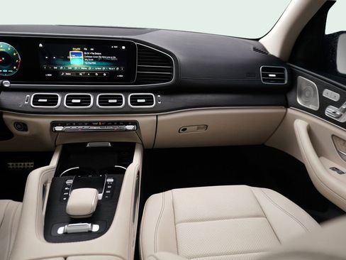 Used 2022 Mercedes-Benz GLS 450 4MATIC image 29