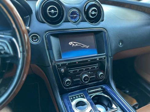 Used 2011 Jaguar XJ L Supercharged image 56