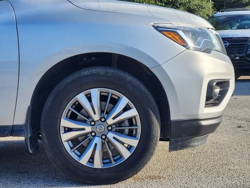 Used 2019 Nissan Pathfinder SL FWD image 9