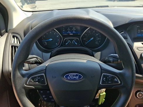 Used 2017 Ford Focus SE FWD image 17