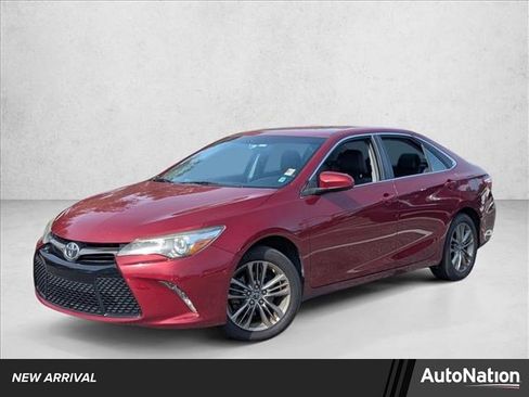 Used 2016 Toyota Camry SE image 1