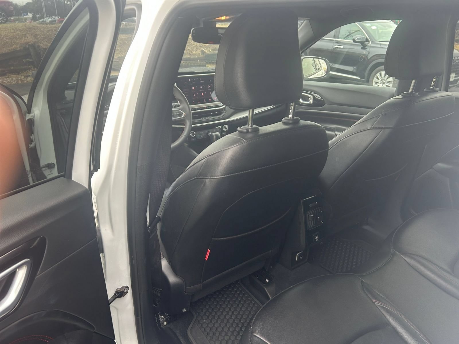 Used 2025 Jeep Compass Trailhawk AWD/4WD image 25