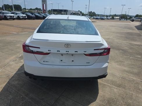Used 2025 Toyota Camry SE FWD image 10