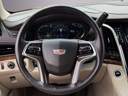 Used 2020 Cadillac Escalade Premium Luxury AWD/4WD image 15