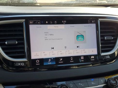 Used 2023 Chrysler Pacifica Touring-L image 23