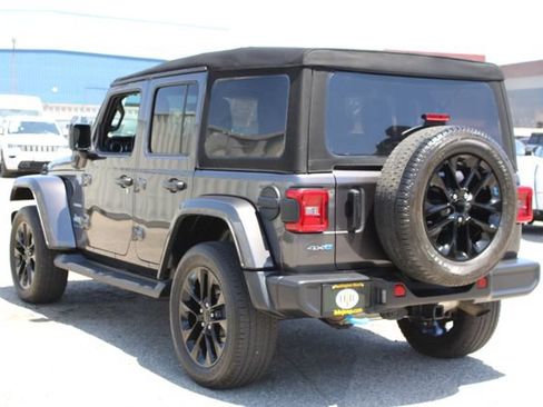 Used 2023 Jeep Wrangler Unlimited Sahara w/ Cold Weather Group AWD/4WD image 3