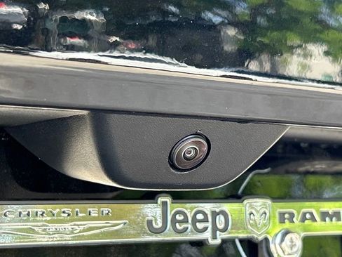 New 2024 Jeep Grand Cherokee Altitude image 19