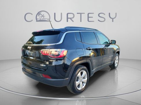 Used 2021 Jeep Compass Latitude FWD image 3
