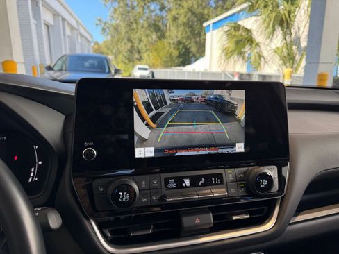 Used 2025 Toyota Grand Highlander XLE image 17