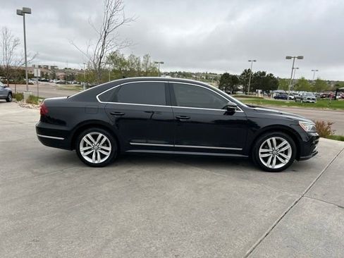 Used 2017 Volkswagen Passat 1.8T SE FWD image 9