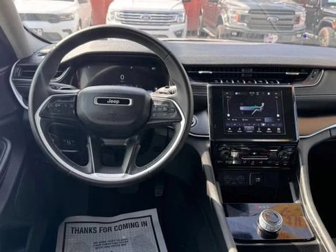 Used 2024 Jeep Grand Cherokee Laredo RWD image 10