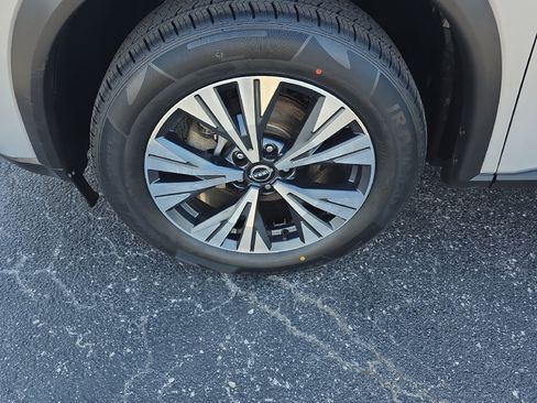 Used 2023 Nissan Rogue SV AWD/4WD image 10