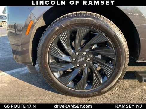 Used 2025 Lincoln Navigator Reserve w/ Jet Appearance Package image 26