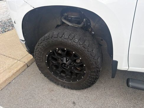 Used 2021 Chevrolet Silverado 1500 LT AWD/4WD image 8