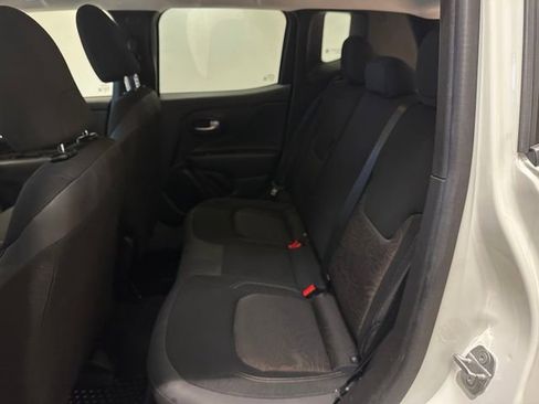 Used 2023 Jeep Renegade Latitude image 17