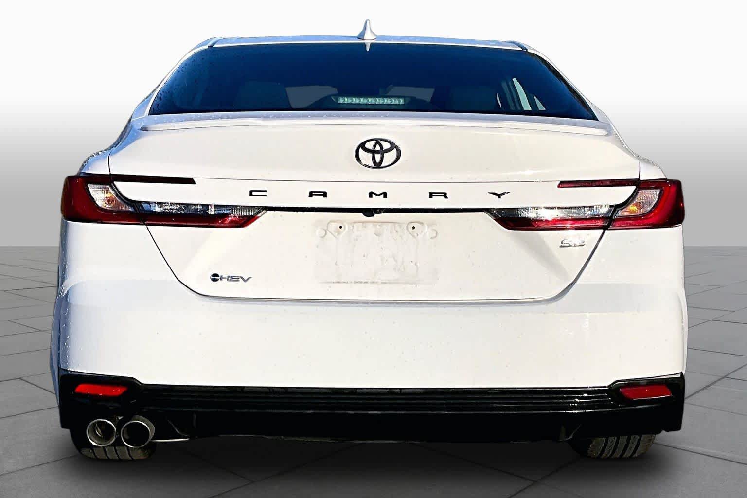 Used 2025 Toyota Camry SE FWD image 5