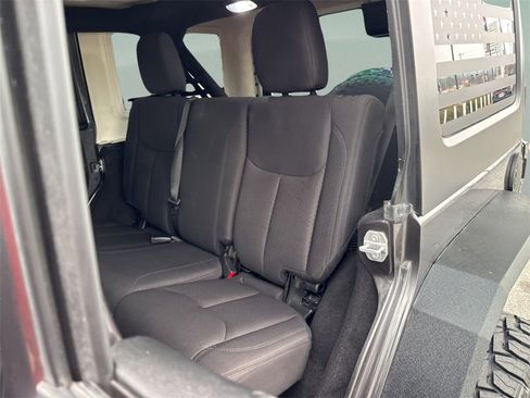 Used 2018 Jeep Wrangler Unlimited Sport w/ Connectivity Group image 10