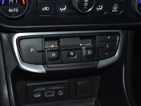 Used 2022 GMC Terrain SLT image 14