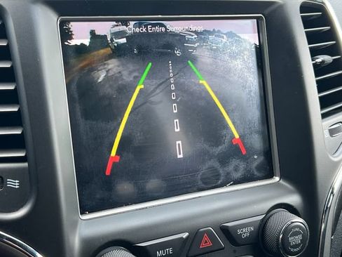 Used 2018 Jeep Grand Cherokee Altitude AWD/4WD image 23