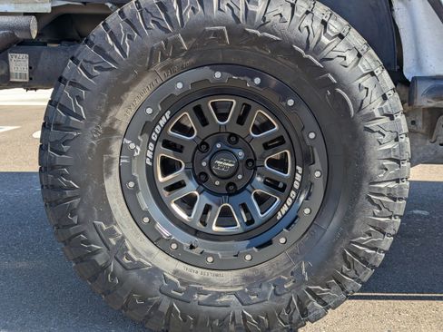 Used 2016 Jeep Wrangler Unlimited Rubicon w/ Connectivity Group AWD/4WD image 44