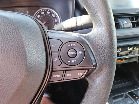 Used 2021 Toyota RAV4 XLE AWD/4WD image 20