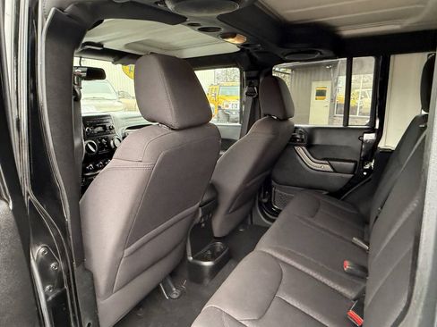 Used 2014 Jeep Wrangler Unlimited Sport w/ Quick Order Package 23S AWD/4WD image 18