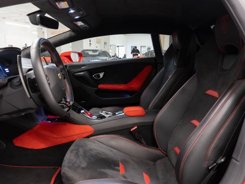 Used 2020 Lamborghini Huracan EVO AWD/4WD image 16