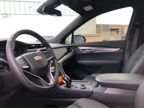 Certified 2025 Cadillac XT6 Luxury image 5