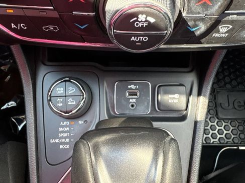 Used 2021 Jeep Cherokee Trailhawk w/ Sun, Sound & Nav Group AWD/4WD image 22