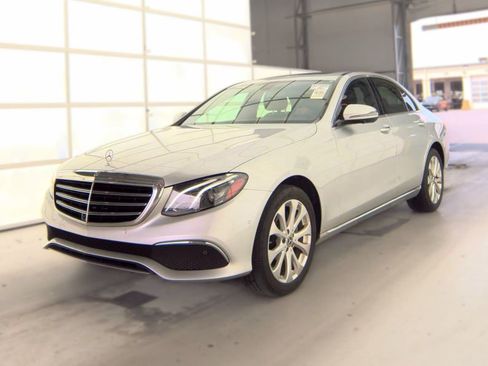 Used 2019 Mercedes-Benz E 300 4MATIC w/ Premium 1 Package image 1