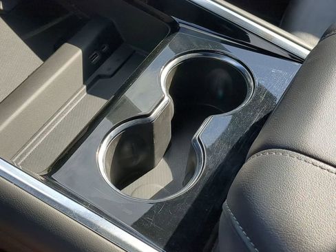 Used 2025 Chevrolet Suburban Z71 image 24