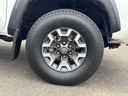 Used 2017 Toyota Tacoma TRD Off-Road image 8
