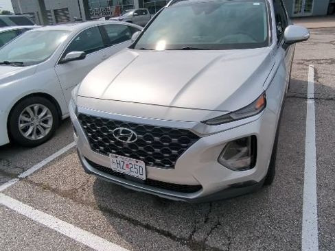 Used 2019 Hyundai Santa Fe FWD image 2