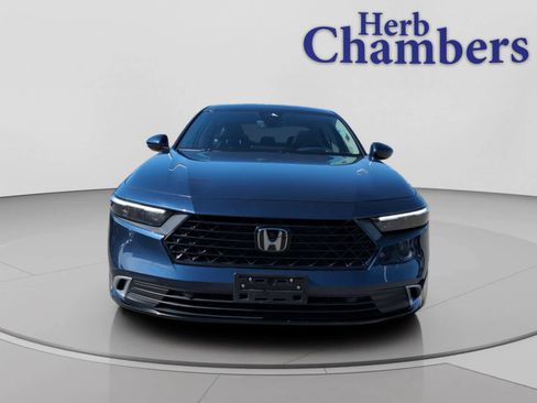 Used 2024 Honda Accord Touring image 2